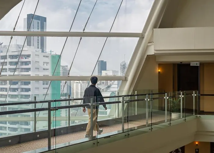 Hilton Grande Asoke 5*